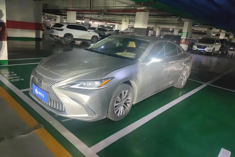 Lexus ES, 2020