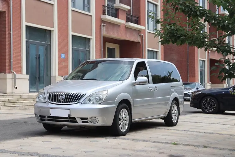 Buick GL8, 2013