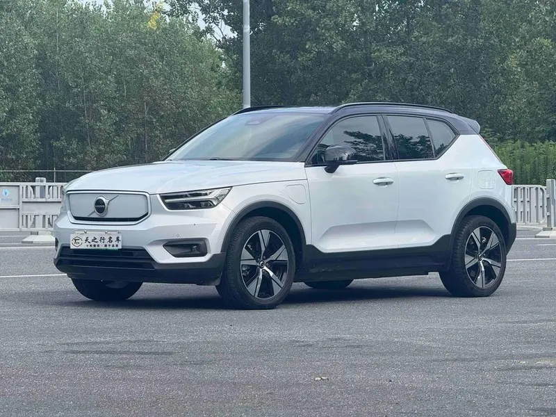 Volvo XC40 EV P8 Electric 4WD Sport Edition, 2021 — фото 1