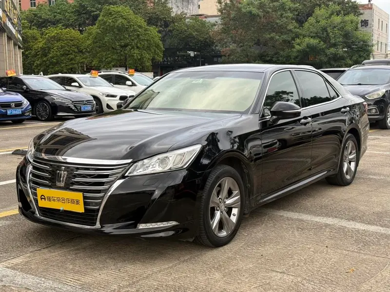 Toyota Crown, 2015