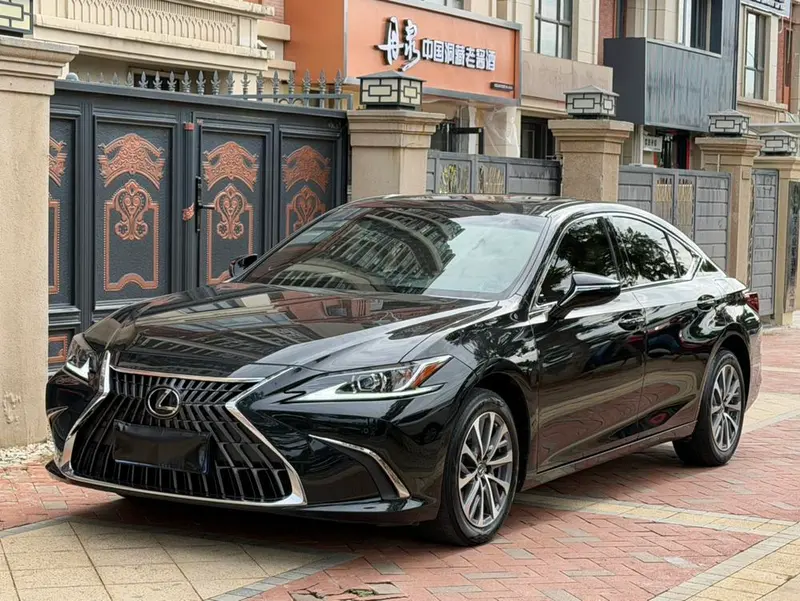 Lexus ES, 2022