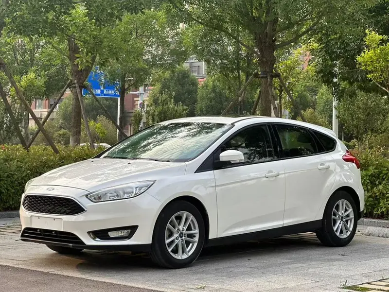 Ford Focus Classic Edition Hatchback EcoBoost 180 Auto Elite Version, 2018 — фото 1
