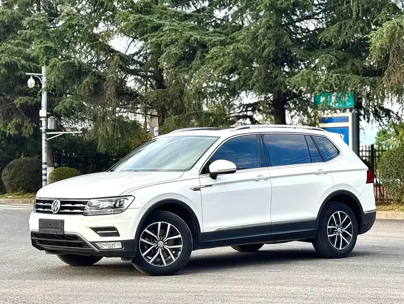 Volkswagen Tiguan L 330TSI Auto 2WD Comfort Edition, 2018 — фото 1
