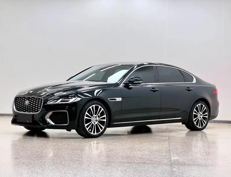 Jaguar XFL 2.0T P250 2WD Prestige Luxury Gold Edition, 2023 — фото 1