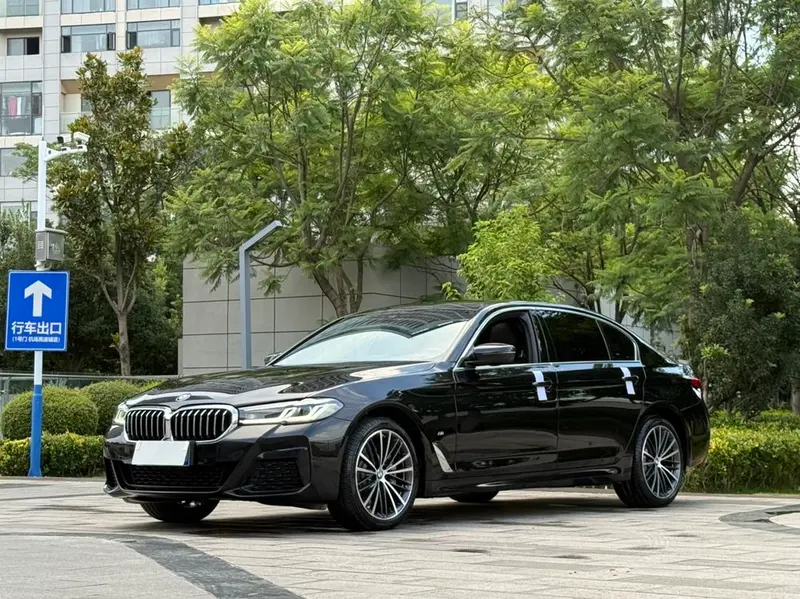 BMW 5-Series, 2022