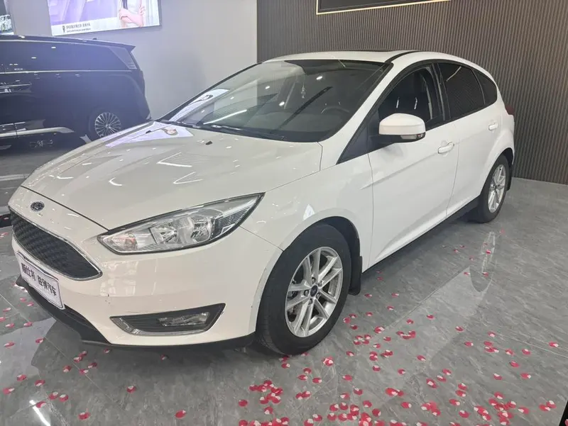 Ford Focus Classic Edition Hatchback 1.6L Auto Style Version Edition, 2018 — фото 1