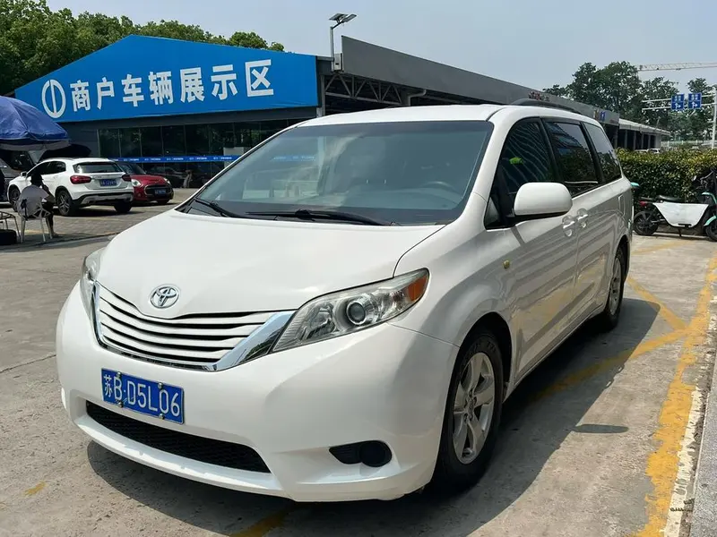 Toyota Sienna, 2015