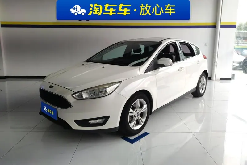 Ford Focus Hatchback 1.6L Auto Comfort Version, 2015 — фото 1
