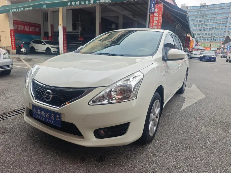 Nissan Tiida 1.6L CVT Smart Version, 2011 — фото 1