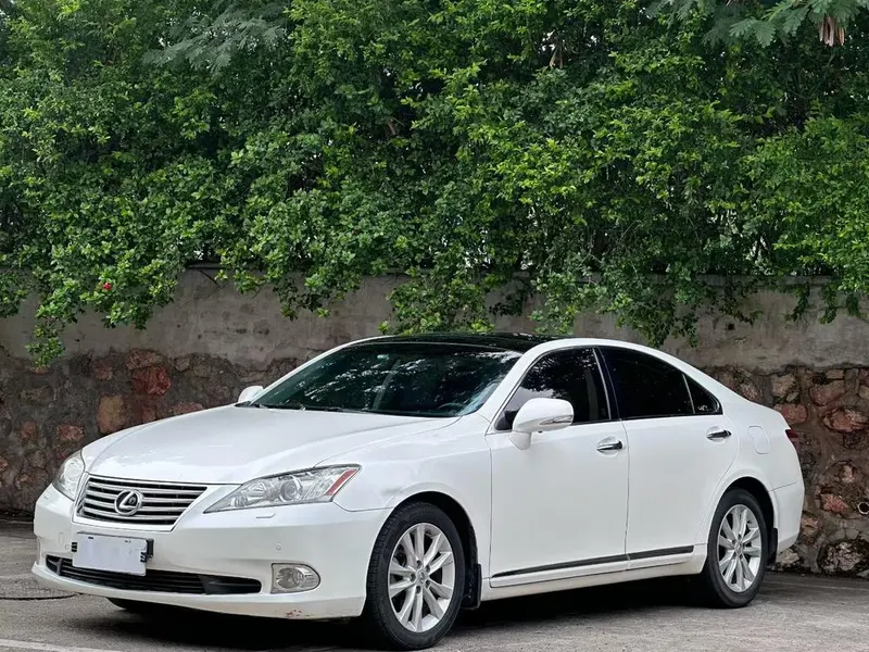 Lexus ES, 2012