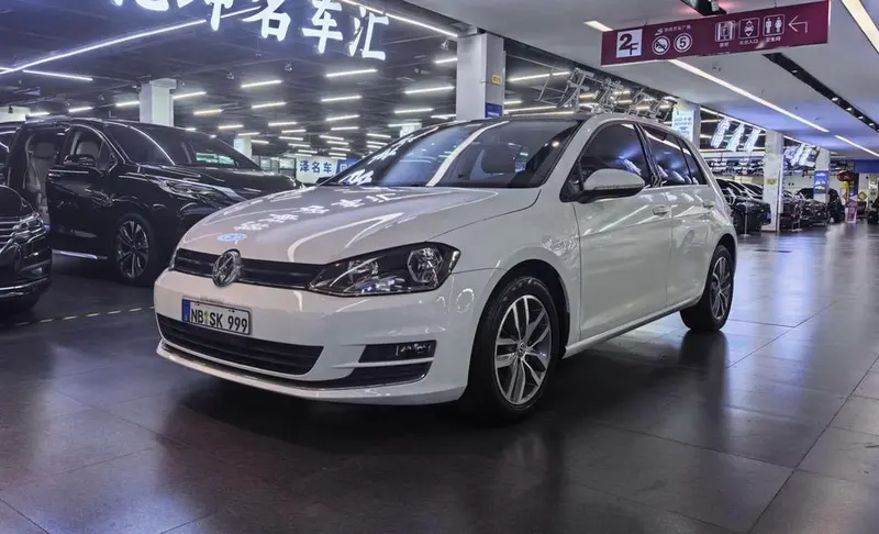 Volkswagen Golf 230TSI Auto Luxury Version, 2016 — фото 1