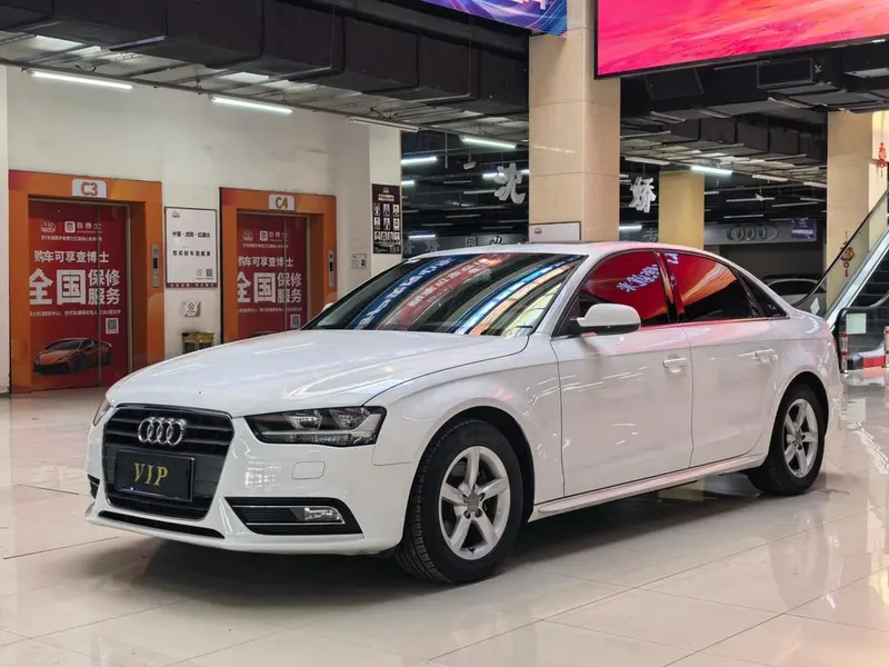 Audi A4L 30 TFSI Auto Comfort Version, 2015 — фото 1