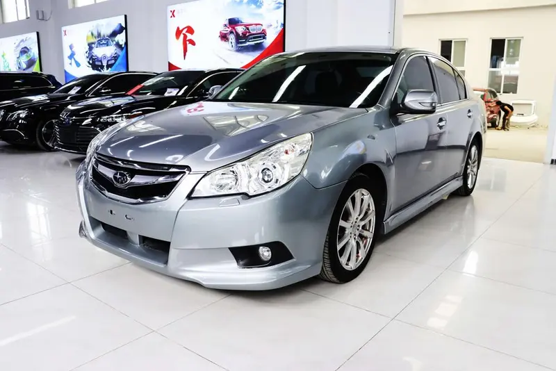 Subaru Legacy 2.5i Luxury Edition, 2010 — фото 1