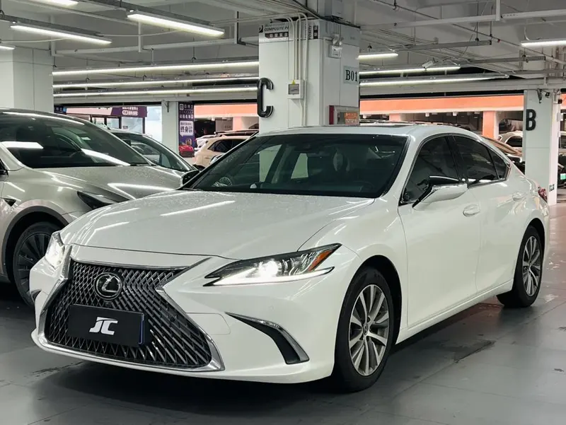 Lexus ES, 2018