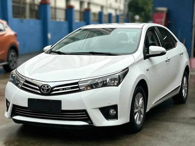 Toyota Corolla 1.6L CVT GL-i, 2014 — фото 1