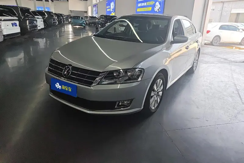 Volkswagen Lavida Facelift Classic 1.6L Auto Comfort Edition, 2013 — фото 1