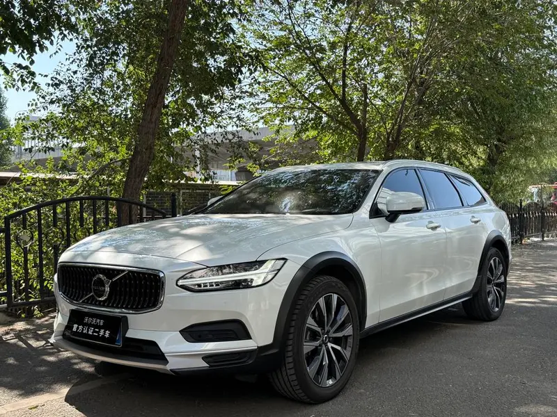 Volvo V90, 2025