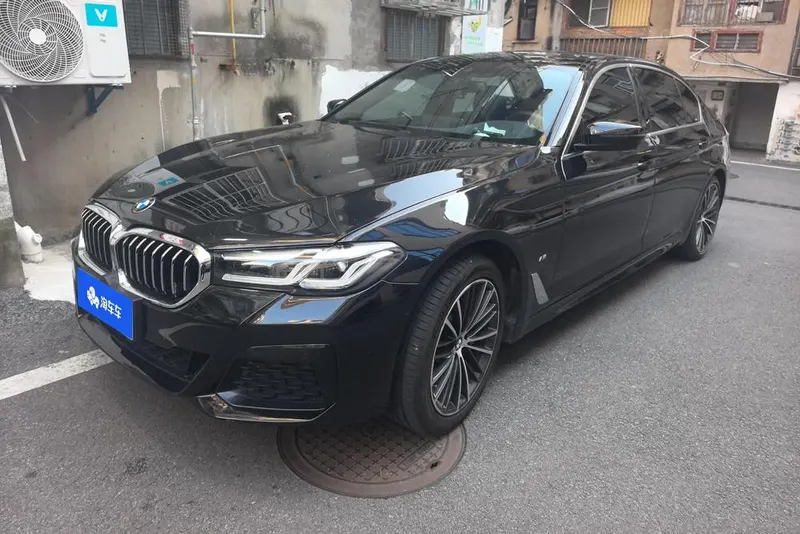 BMW 5-Series, 2022