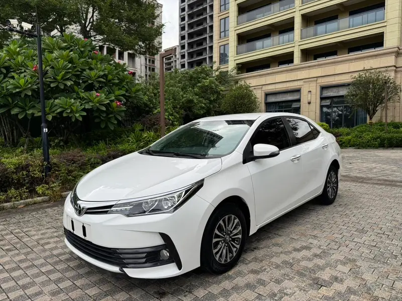Toyota Corolla Facelift 1.2T S-CVT GL CN5, 2017 — фото 1