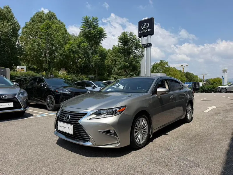 Lexus ES, 2015