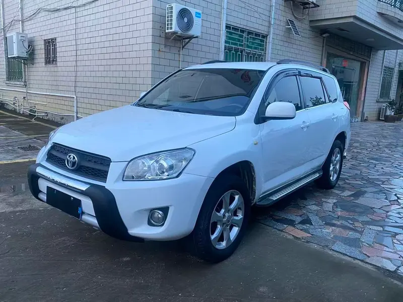 Toyota RAV4 2.0L Auto Classic Edition, 2011 — фото 1