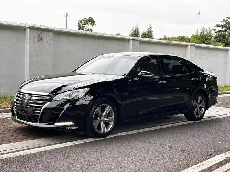 Toyota Crown, 2015