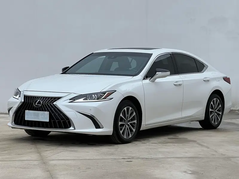 Lexus ES, 2022