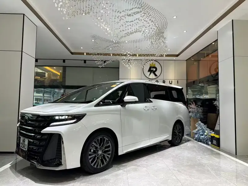 Toyota Vellfire, 2025 — фото 1