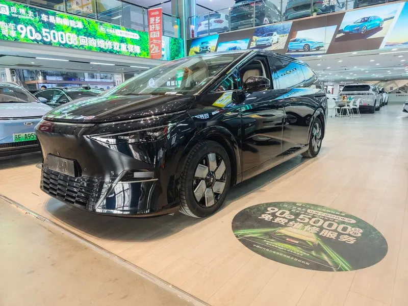 XPeng X9, 2024
