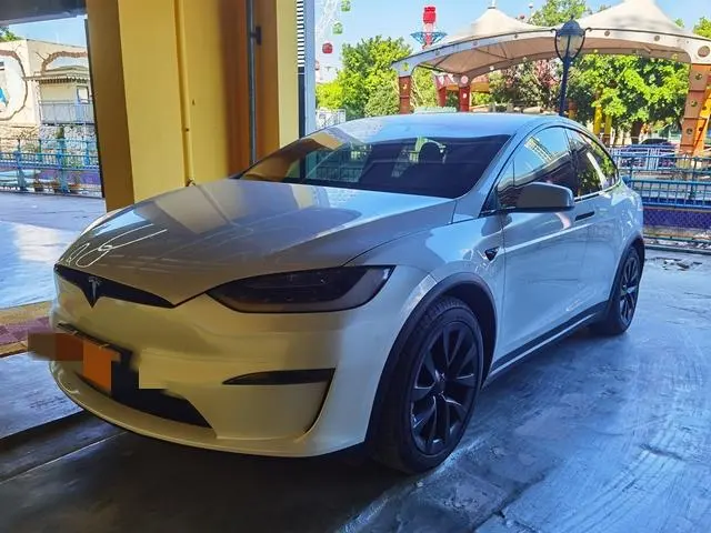Tesla Model X, 2023