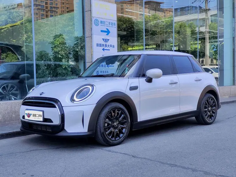 MINI MINI 1.5T ONE Edition, 2023 — фото 1