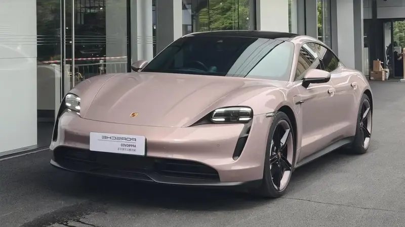 Porsche Taycan, 2022