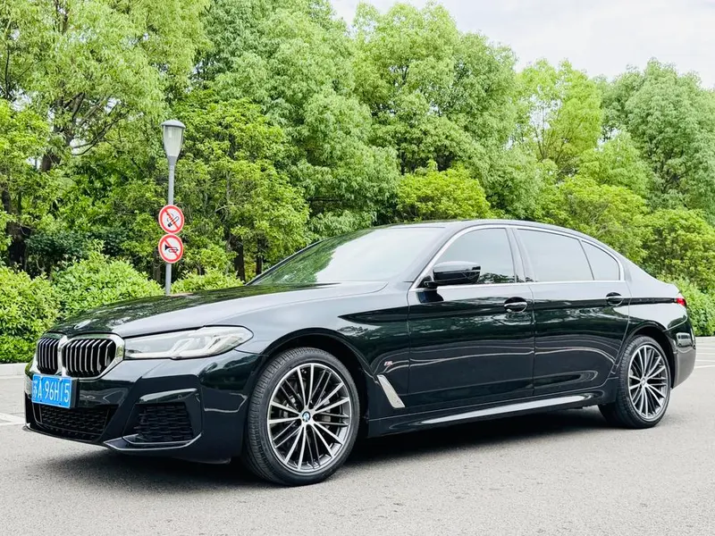 BMW 5-Series, 2022