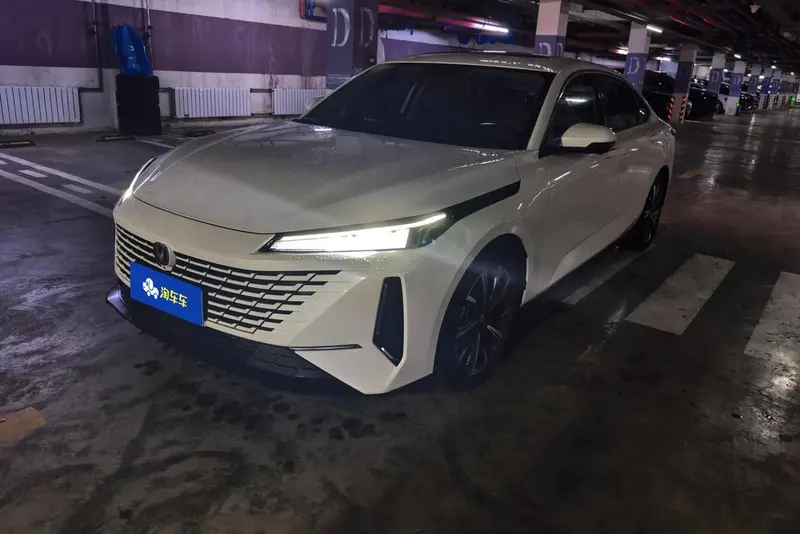 Changan Yida 1.5T GDI Auto Navigator Version, 2023 — фото 1