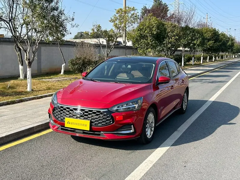 Ford Focus Sedan EcoBoost 180 Auto Trendy Version, 2021 — фото 1