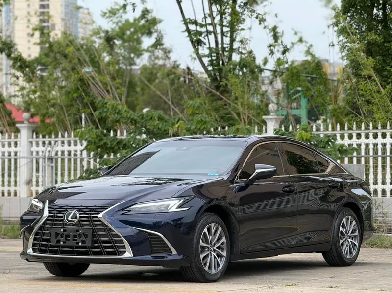 Lexus ES, 2025