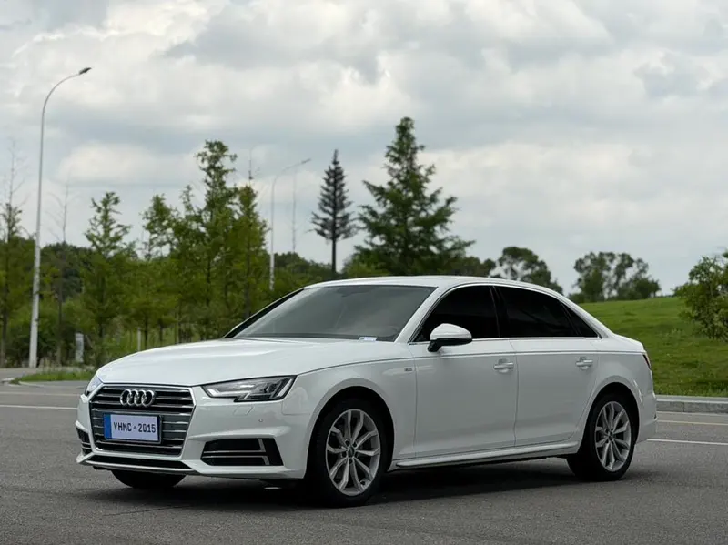 Audi A4L Plus 40 TFSI Fashion Version, 2017 — фото 1