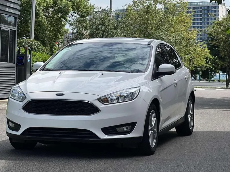 Ford Focus Classic Edition Hatchback 1.6L Auto Style Version Edition, 2018 — фото 1
