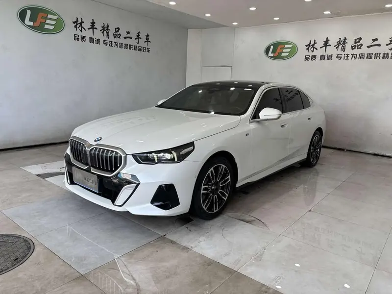 BMW 5-Series, 2024