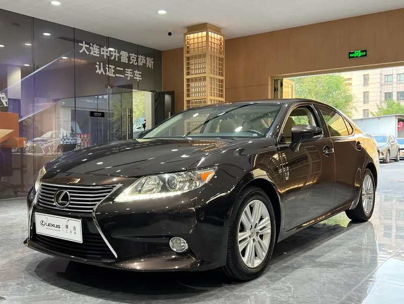 Lexus ES, 2014
