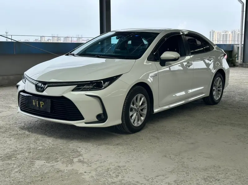 Toyota Corolla гибрид 1.8L E-CVT Флагман, 2019 — фото 1