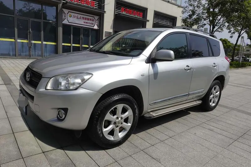 Toyota RAV4 2.0L Auto Classic Edition, 2011 — фото 1