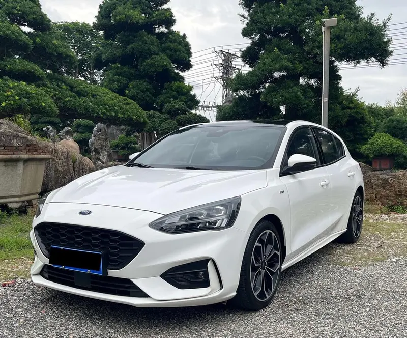 Ford Focus Hatchback EcoBoost 180 Auto ST Line, 2020 — фото 1