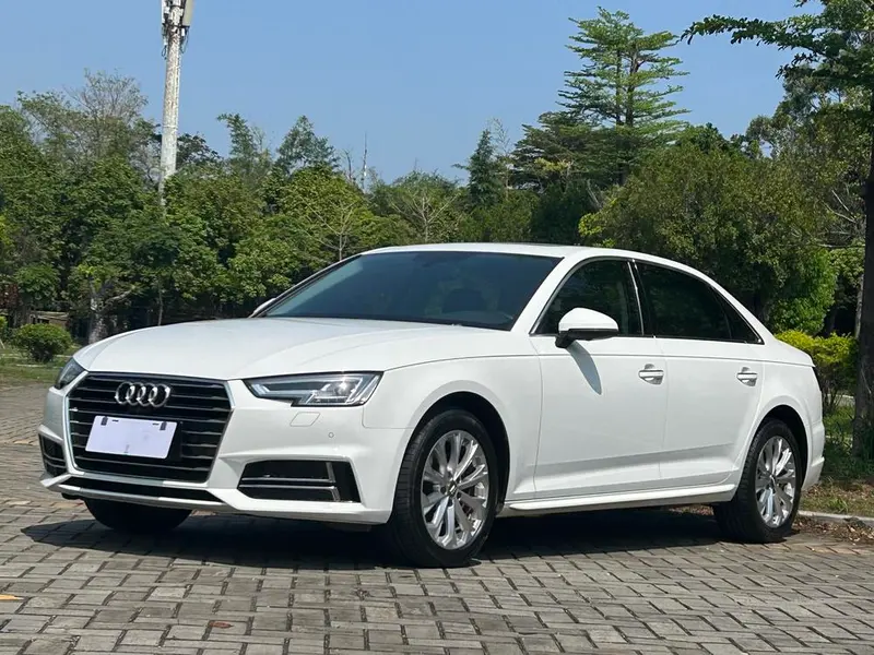 Audi A4L 40 TFSI Version CN6, 2019 — фото 1