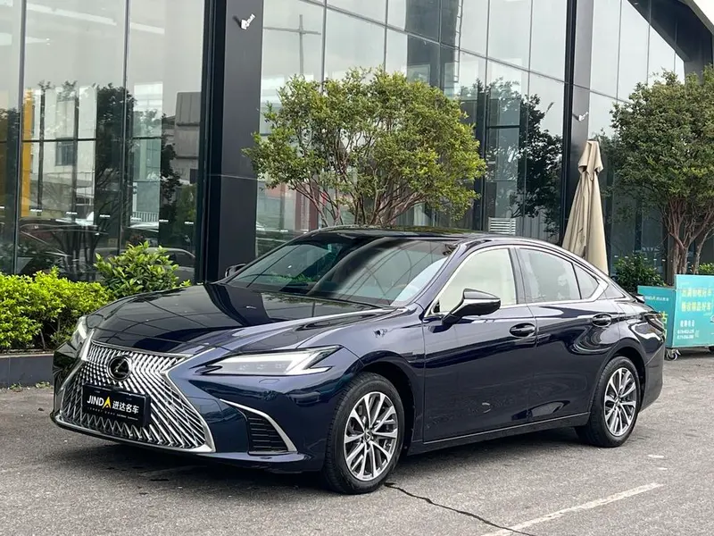 Lexus ES, 2025