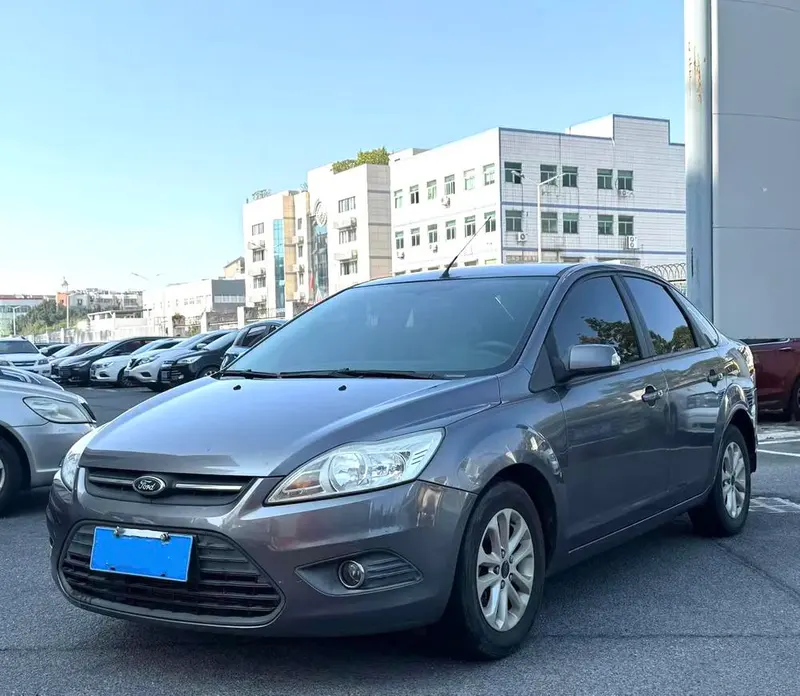 Ford Focus Hatchback Classic 1.8L Auto Basic Version, 2013 — фото 1