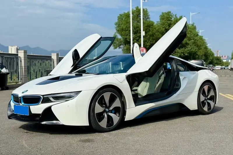 BMW i8, 2014