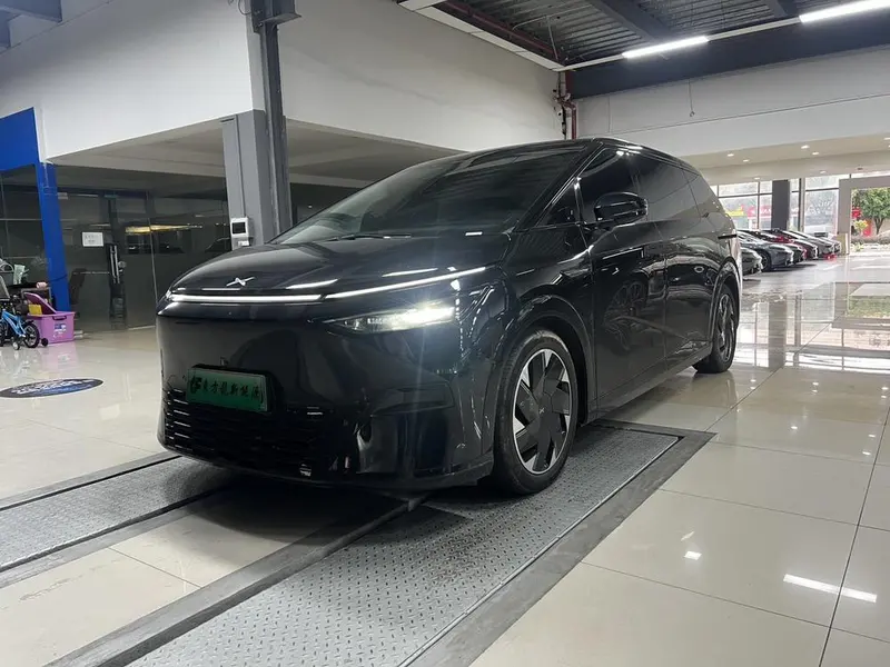 XPeng X9, 2024