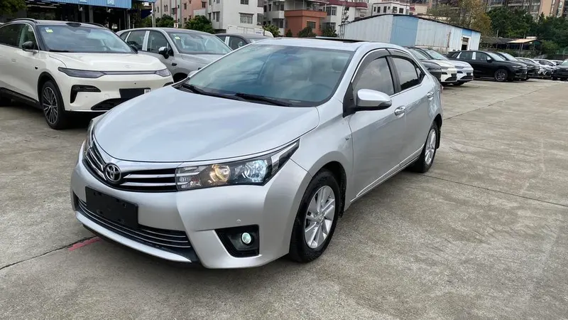 Toyota Corolla 1.6L CVT GL-i, 2014 — фото 1