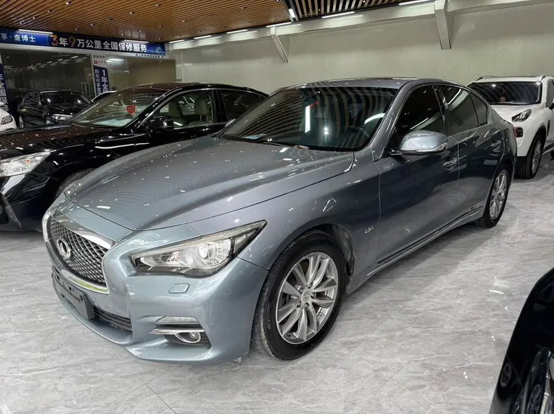 Infiniti Q50L, 2015